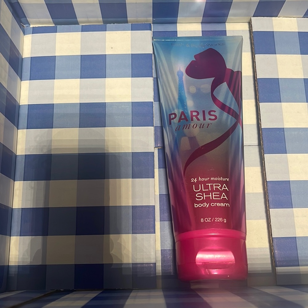 Signature collection bath and body works Paris Amour